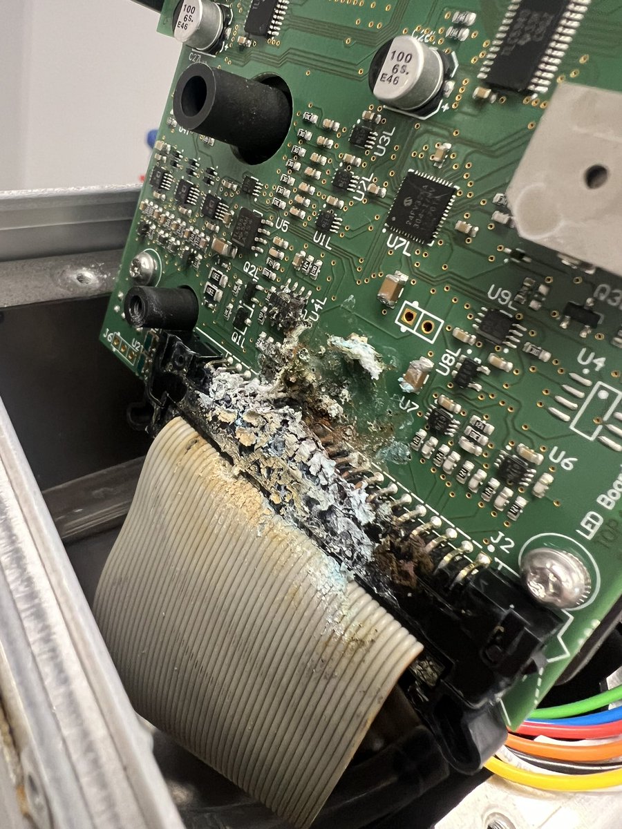 Zefsci's tweet photo. What do you think happened here. https://t.co/Yz4Ys2zE9U