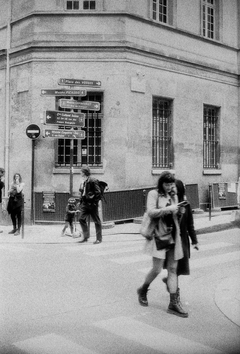 Moritzette's tweet photo. Paris sublimé par Washi tout est féerique
by #Moritzette #filmphotography #bnwphotography #thedaily35mm #blackandwhite #JeudiPhoto #the35mmdiary #back2thebase #Monochrome #fotografía #staybrokeshootfilm #indiefilmlab #filmlove #filmcommunity #blackandwhitephotography #noiretblanc https://t.co/N2gIvwhysO