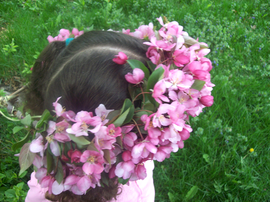TheUrbanAbo's tweet photo. [FREE TUTORIAL] How to: Make Flower Garland/Wreaths >>  #survival #survivor #primitiveTechnology #bushcraft #prepper #SHTF #flowers #crafts #whipping #lashing #elm #wildgrape @TheUrbanAbo https://t.co/9tDwa3qB0z