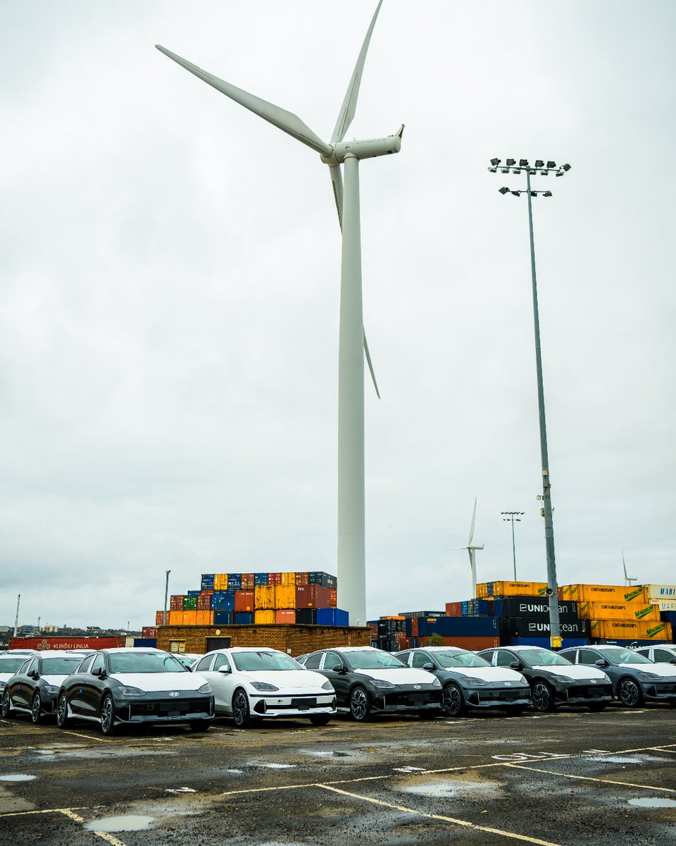 Hyundai_UK's tweet photo. 👀 #IONIQ6 has officially reached the UK, rolling out to a retailer near you. Book your test drive now: https://t.co/ky5izpzGJB

#AwakenYourWorld #ElectrifiedStreamliner https://t.co/fA22XcCEJl