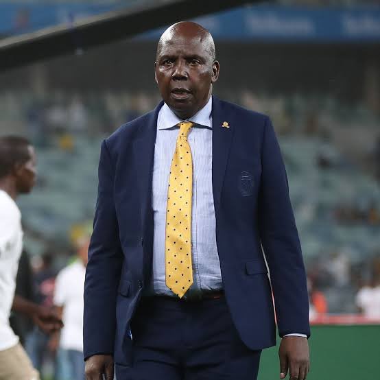 What is currently happening on the stands when Sundowns plays and more especially after the games this man was responsible for it. His legacy must be carried on R.I.P Alex Goldfingers Shakoane 🕊️