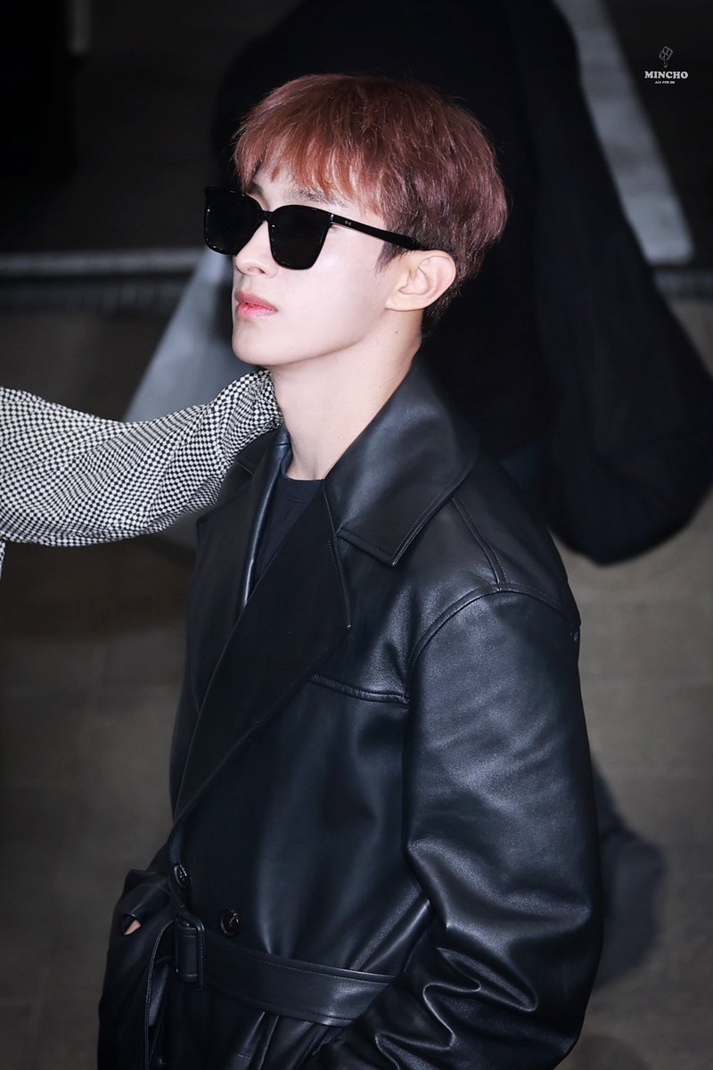 MinCho_O218's tweet photo. 230507 퇴근 

#도겸 #DK
 #세븐틴 #SEVENTEEN https://t.co/h2w1EDykcG