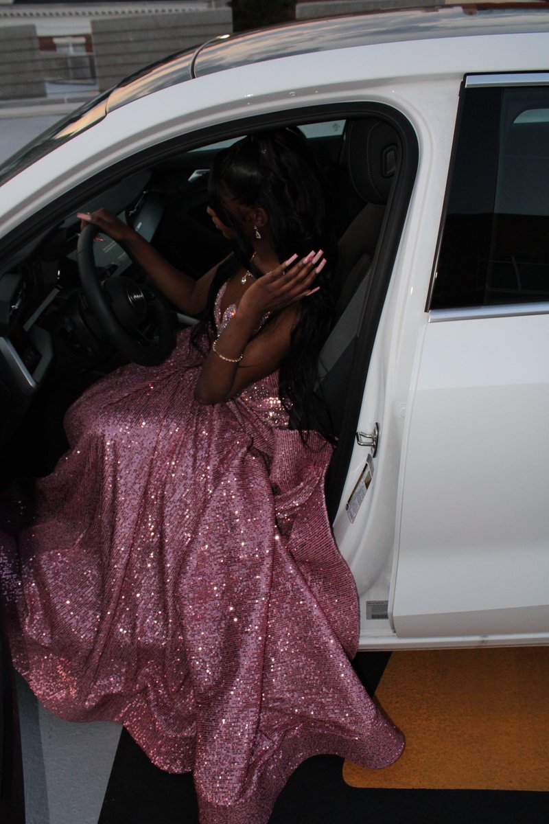 IAMTRESURE's tweet photo. Met Gala… oops I mean prom2k23 💕 #Prom2023 https://t.co/cHgiNCtSqe
