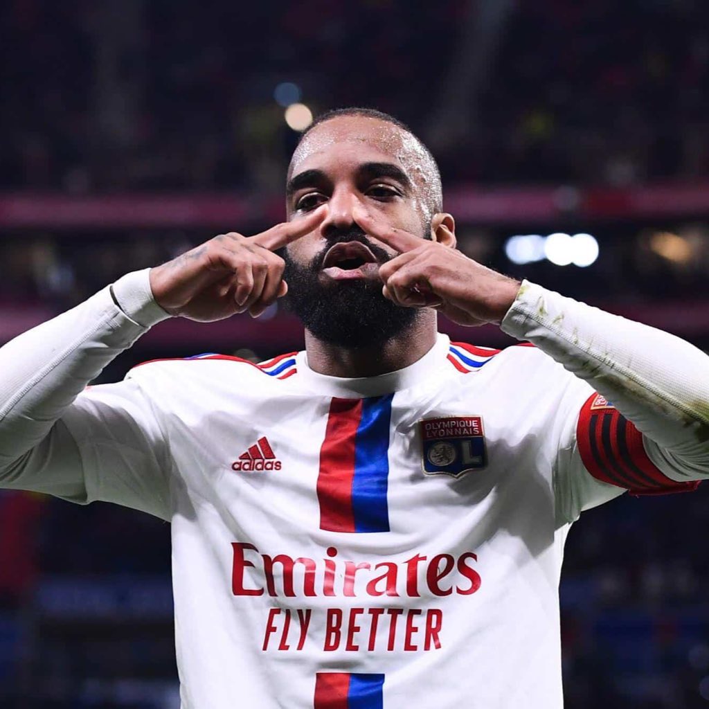 Est-ce qu’on a déjà vu deux joueurs de deux équipes adverses inscrire un quadruplé chacun dans un même match ??!! 😱

Bravo à Elye Wahi et à Alexandre Lacazette !! 👏🏽
