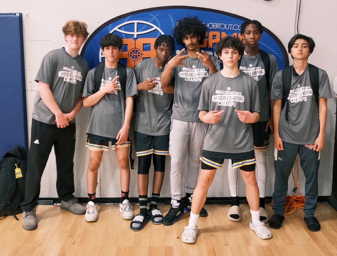 jerrylore's tweet photo. TEAM SLOW-MO TRAVEL 15U 🏀 #teamslowmo #champs #bball #ballislife #impossibleisnothing #Bballshootout https://t.co/iZHZsaRQeW