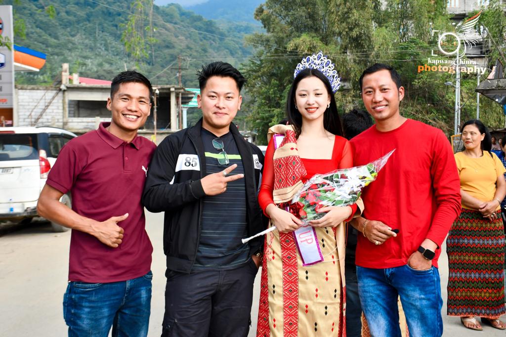MissArunachal's tweet photo. Here are some more beautiful Homecoming moments of reigning Kingfisher Miss Arunachal 2023, 1st runner-up, Rachel Aran. 👑

Tirap Jaanchhonya #RachelAran had a grand welcome by family &amp; friends &amp; this picture explains that very well ♥️

Powered By @LakmeSalon Naharlagun
@OfGoap https://t.co/u87SjJ2MbA