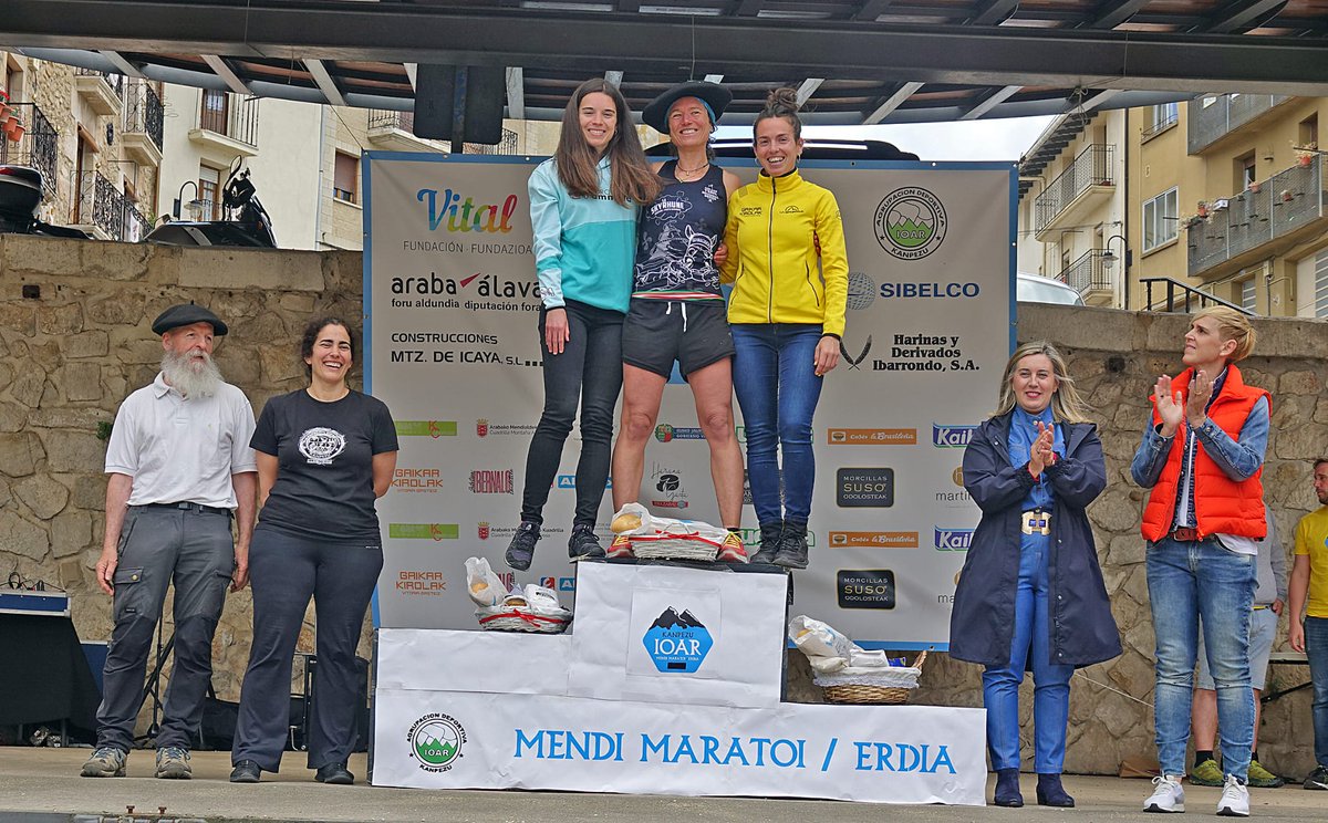 Mendialdea_info's tweet image. Maud Combarieu y Walter Becerra en 26,5 k y Ainhoa Celaya e Ibai Pérez en 13,5 k ganadores de la #KanpezuIoar 2023.
Zorionak denori!!! @Kanpezu_Ioar
#Kanpezu #Campezo #ArabakoMendialdea #MontañaAlavesa
📸 @OAnzuola