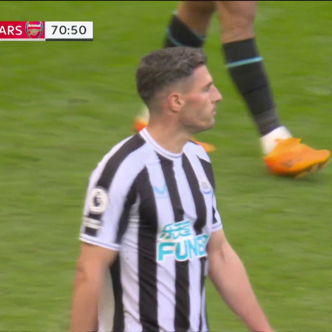 Fabian Schar inadvertently puts it in his own net and Arsenal double their lead! 

📺: @USANetwork | #NEWARS”