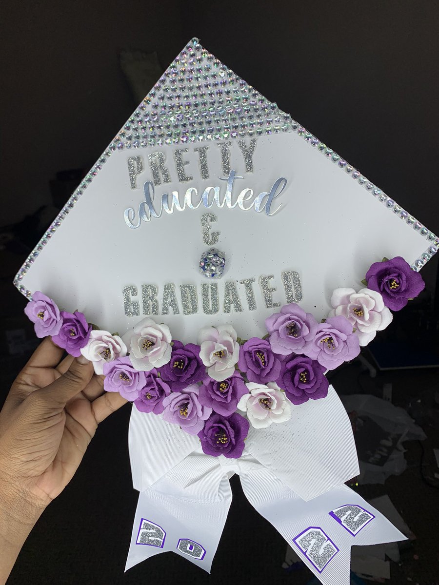 tekiyahh3's tweet photo. heeeyy Alcorn! yess ik im kinda last minute buuttt i will be taking orders for grad cap toppers!! due to other businesses i have, pleasseee dont wait last minute to let me know!! happy graduation guyssss🥳 https://t.co/aENpVQ5B5p