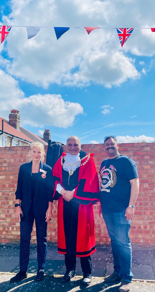 LBofHounslow's tweet photo. A full on royal Coronation celebration at Ash Grove, Heston with special guests inc. @RosiPrescott @seemamalhotra1 @raghwinder5 @shansview 🫶🏽

Hounslow is celebrating in style 🎉❤️🥳 #Coronation #StreetParty #Hounslow https://t.co/lhQWQvtuma