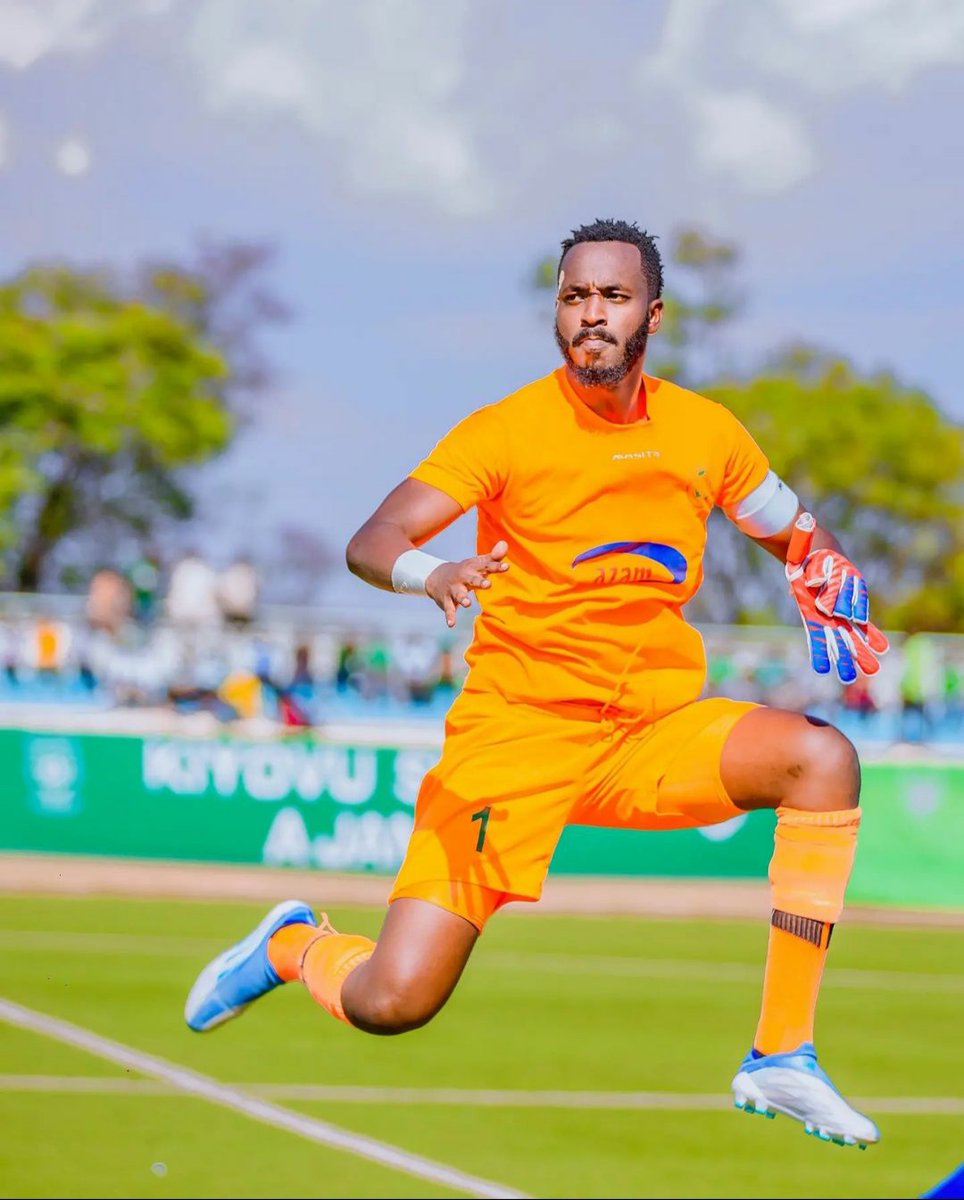 SCKiyovuSports's tweet photo. IJAMBO RIMWE KURI TEAM CAPTAIN @KimenyiYves1 🤍💚🤍💪💪 https://t.co/Tbkjs7eJJS