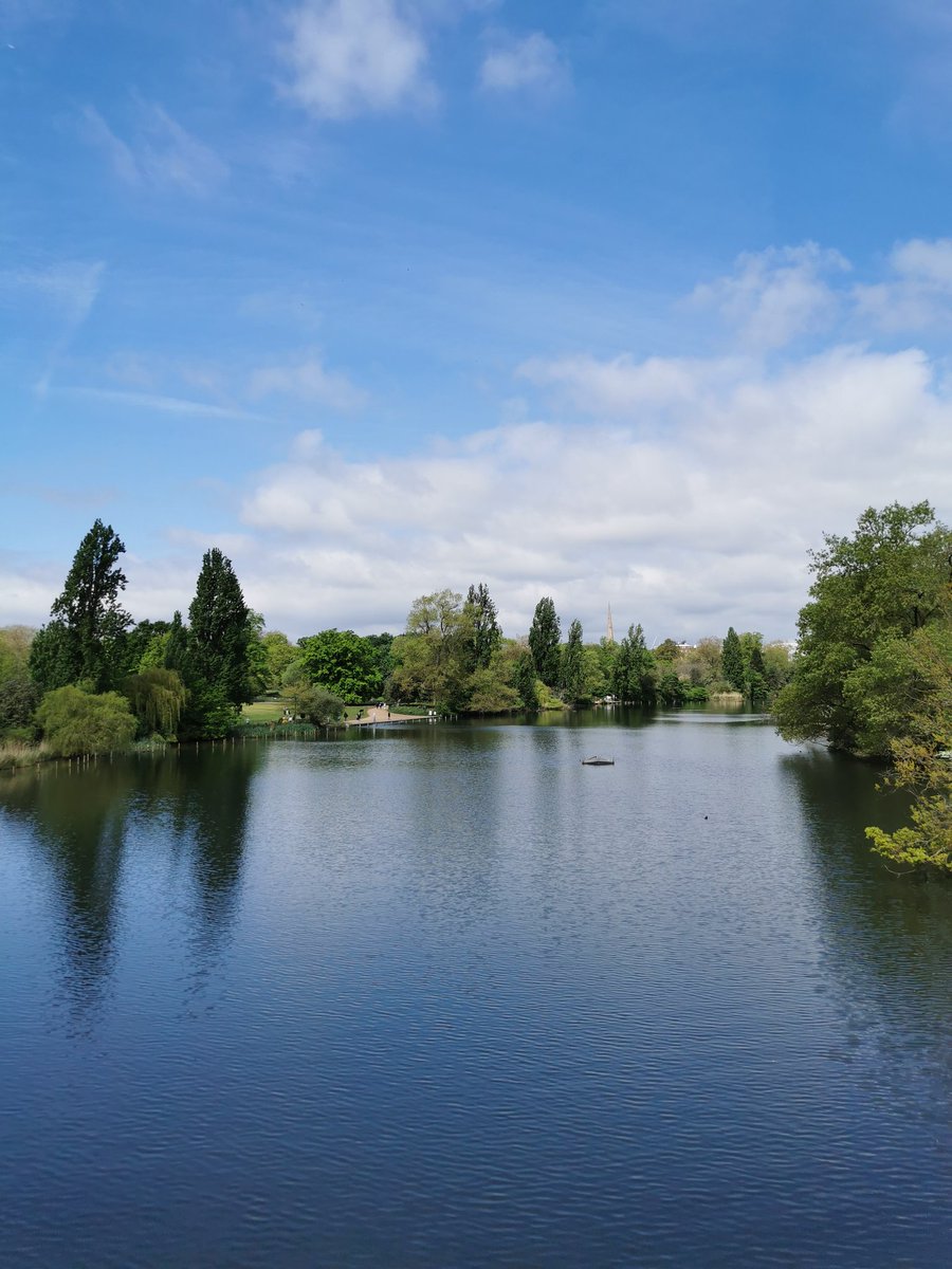 soanito's tweet photo. Petit road trip de 10h a 18h dans Londres avec madame.
En évitant les grands événements du week-end de couronnement.
Hyde Park, Piccadilly, Oxfort, Leicester et trafalgar square.
#londres #london #weektrip #amoureux https://t.co/7TOryimEvJ