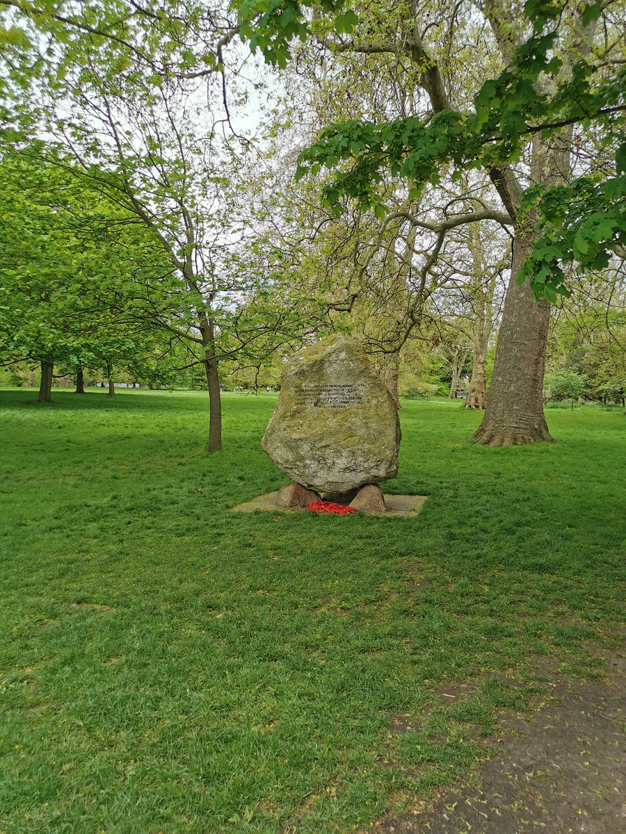 soanito's tweet photo. Petit road trip de 10h a 18h dans Londres avec madame.
En évitant les grands événements du week-end de couronnement.
Hyde Park, Piccadilly, Oxfort, Leicester et trafalgar square.
#londres #london #weektrip #amoureux https://t.co/7TOryimEvJ