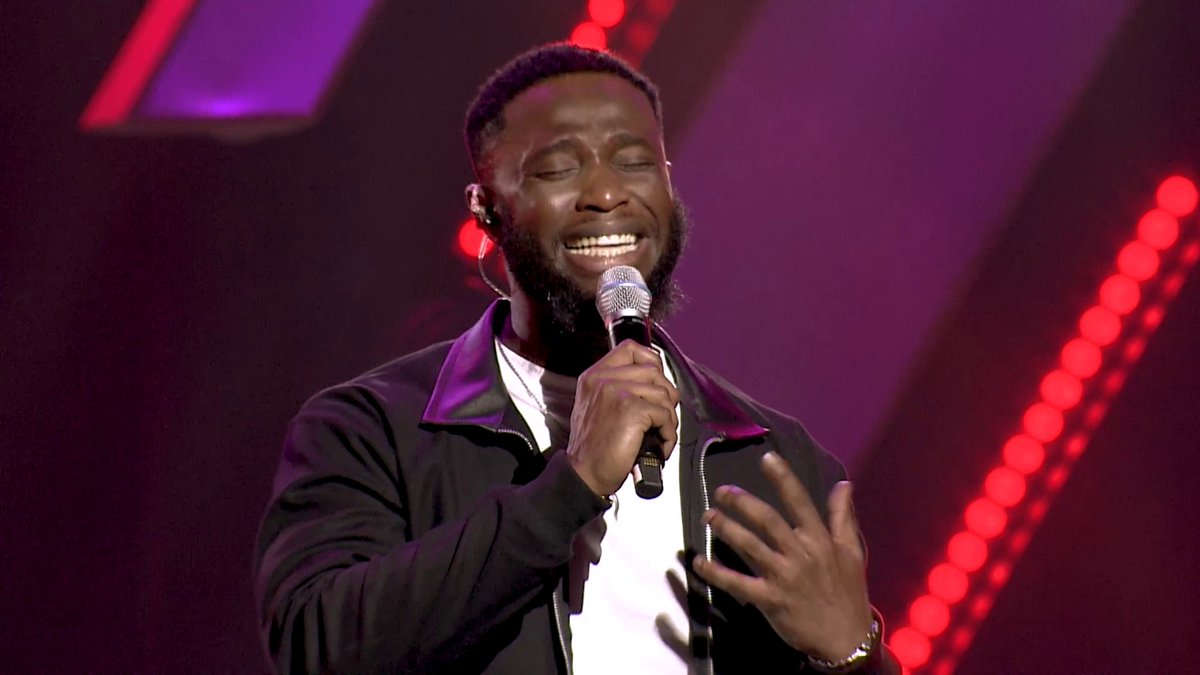 FrostProUg's tweet photo. Jason got Locko turn his chair just seconds into the performance.. that person was awesome. Atleast he pulled off 3 chair turns . #TheVoiceAfrica. #ConnectedByAirtel https://t.co/BumdLZ8AEd