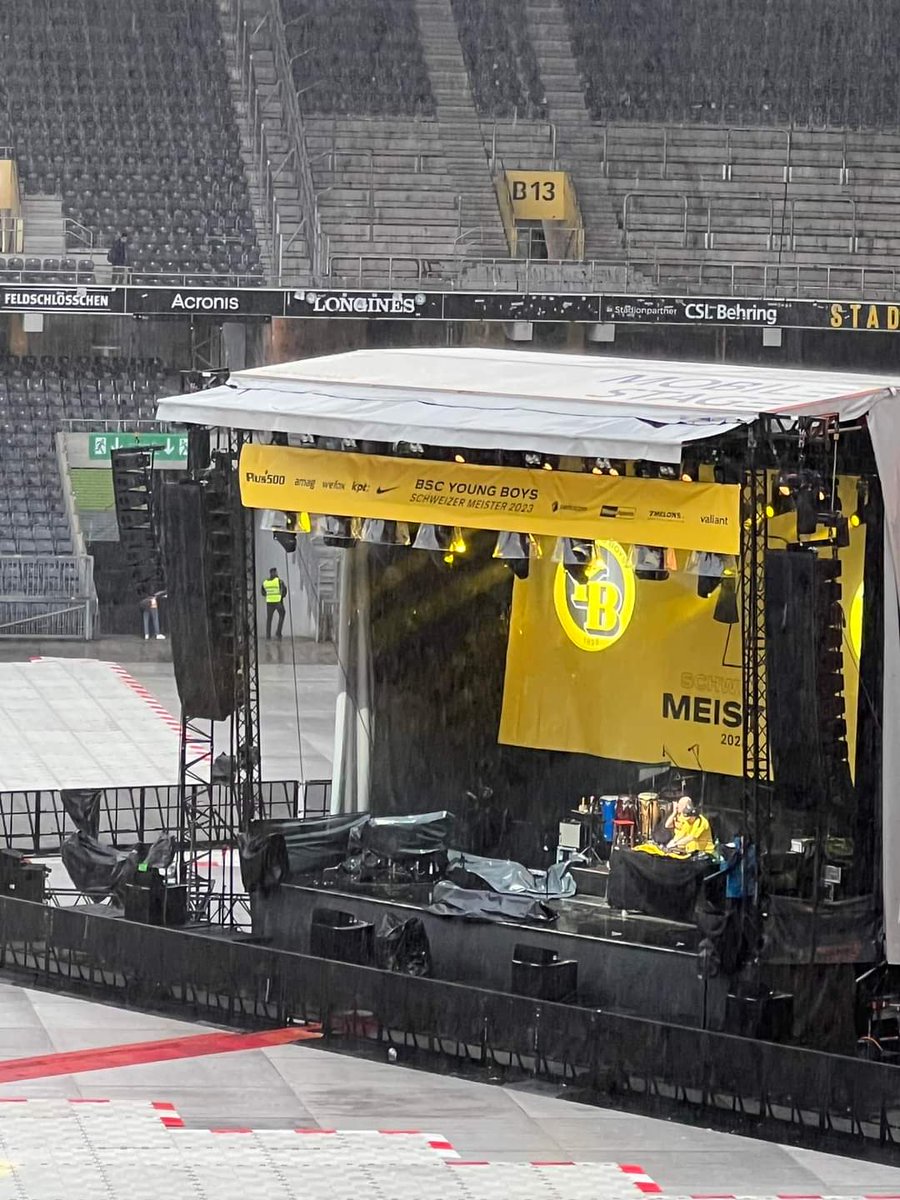 mcw_bern's tweet photo. Meister-DJ Hattrick mit #Plattenleger #MCW und @djmcflury im #Wankdorf. #BSCYB #ZweitklassDJs https://t.co/KTzcOGt809
