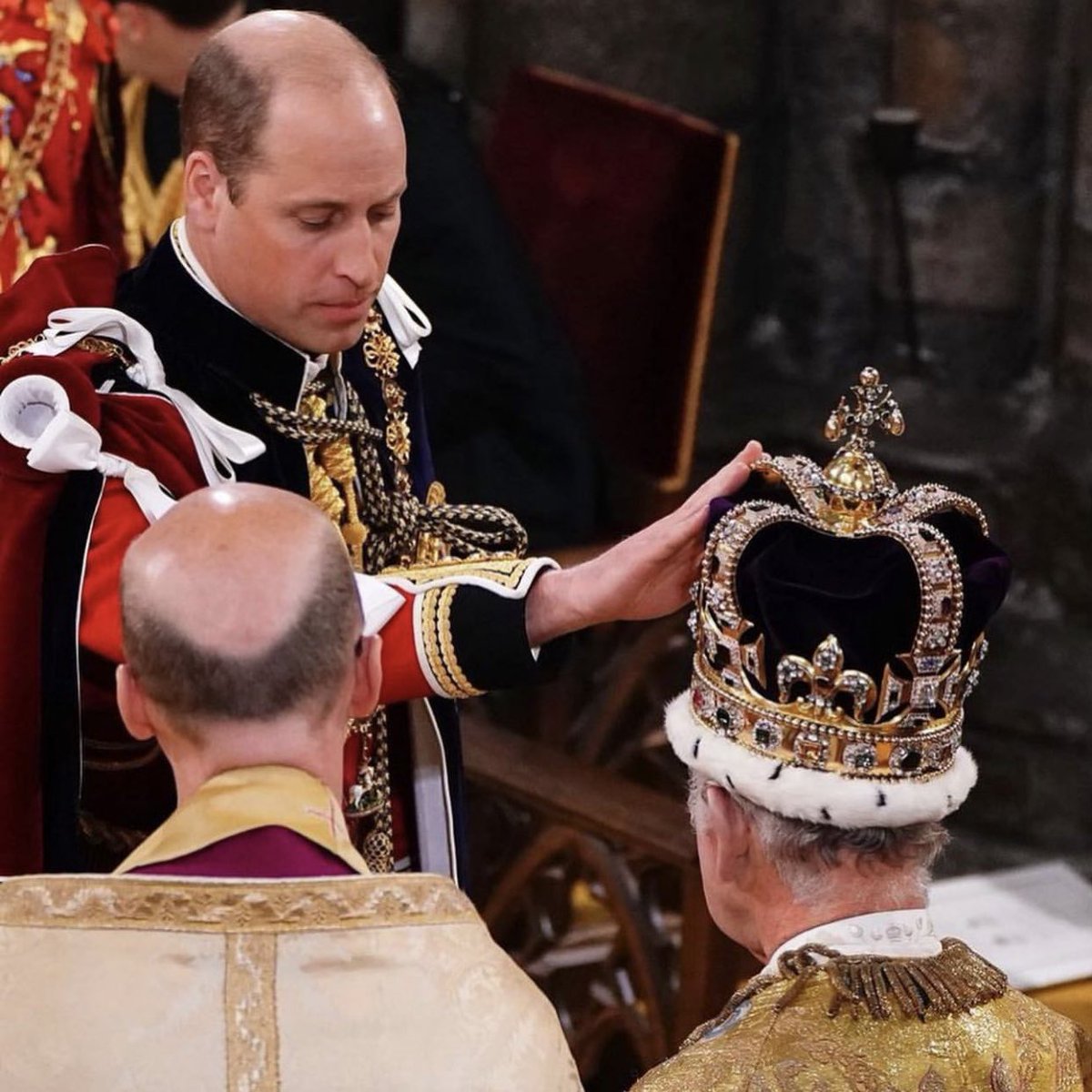 MessageFromLen's tweet image. Jews when the Torah is carried around the shul.

#InsideBaseball #Coronation