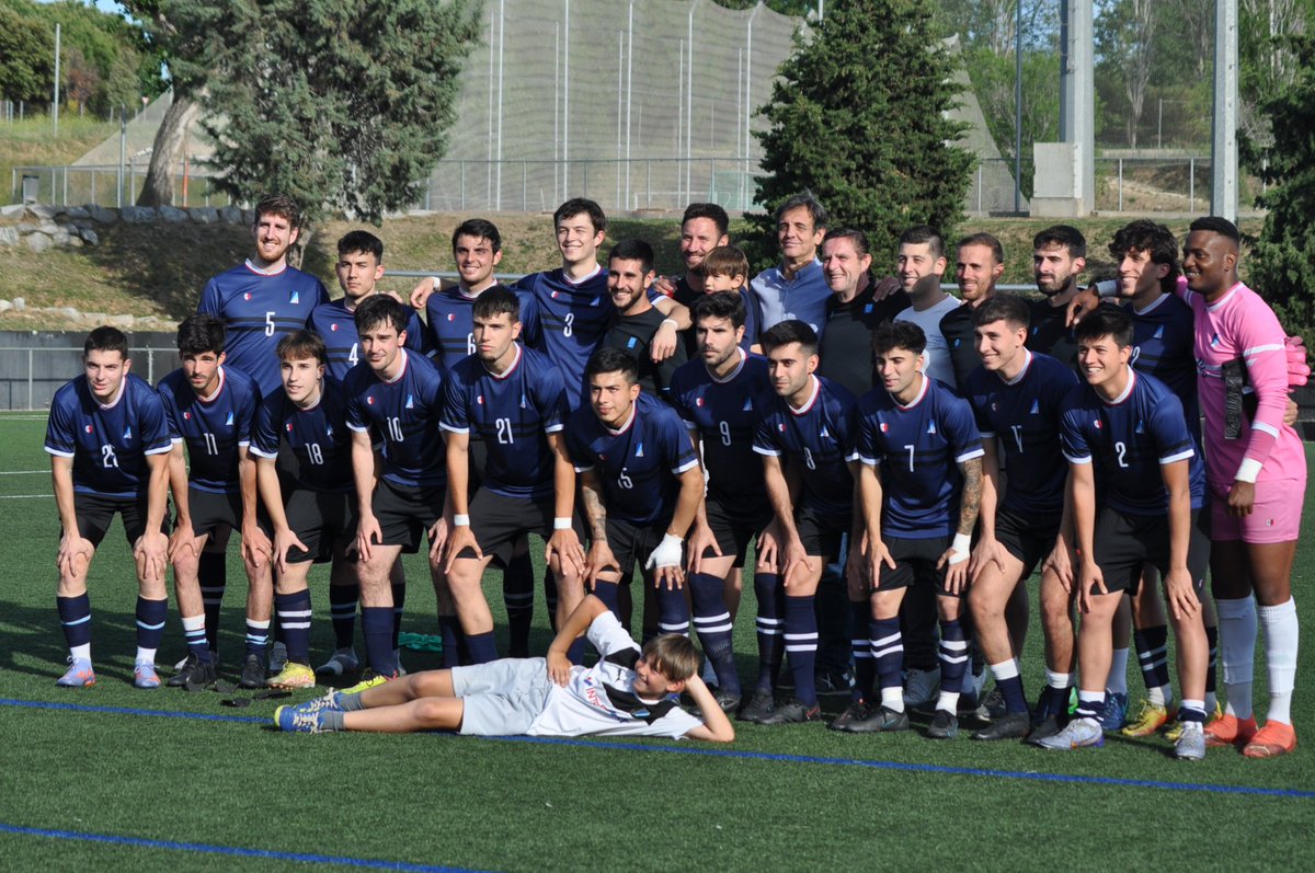 al_morales2's tweet photo. Se cierra un ciclo de 4 años en el @AtleticJuniorFC.
Ha sido un auténtico aprendizaje diario.
Ojalá haya podido aportar algo a alguno de los jugadores con los q he podido disfrutar estos años.
A mis amigos @beassergio @romerosergio7, les deseo mucha suerte en su nueva etapa. https://t.co/umg1jUBG1e