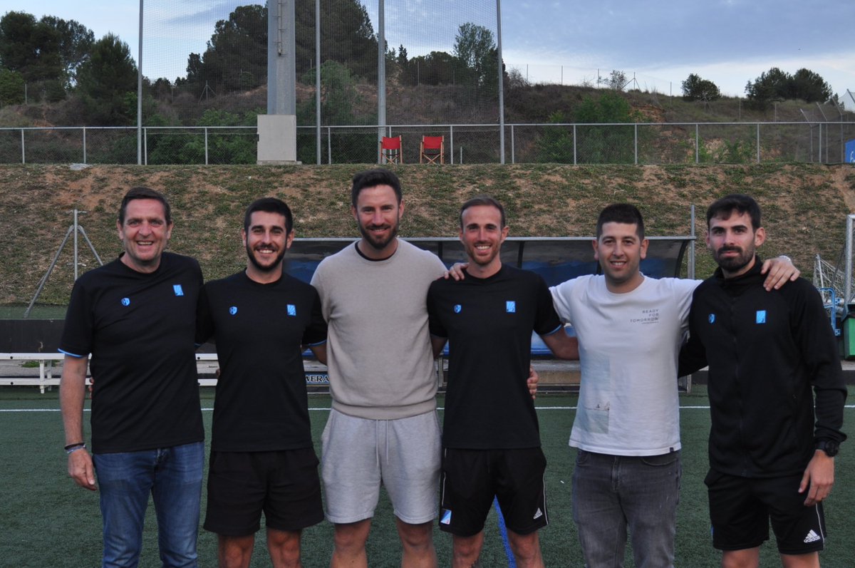 al_morales2's tweet photo. Se cierra un ciclo de 4 años en el @AtleticJuniorFC.
Ha sido un auténtico aprendizaje diario.
Ojalá haya podido aportar algo a alguno de los jugadores con los q he podido disfrutar estos años.
A mis amigos @beassergio @romerosergio7, les deseo mucha suerte en su nueva etapa. https://t.co/umg1jUBG1e