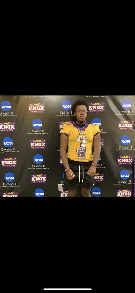 _DarrellStewart's tweet photo. Had a great visit at @FB_KnoxCollege. I would like to thank @CoachPodwojski for inviting me, and the rest of the coaches and players for showing me around campus! @CoachHipp34 @CoachWillits @VonpanthersFB @demetrius_coach @CAltman28 @DeepDishFB @CoachBigPete https://t.co/Cy5H5bgIYx