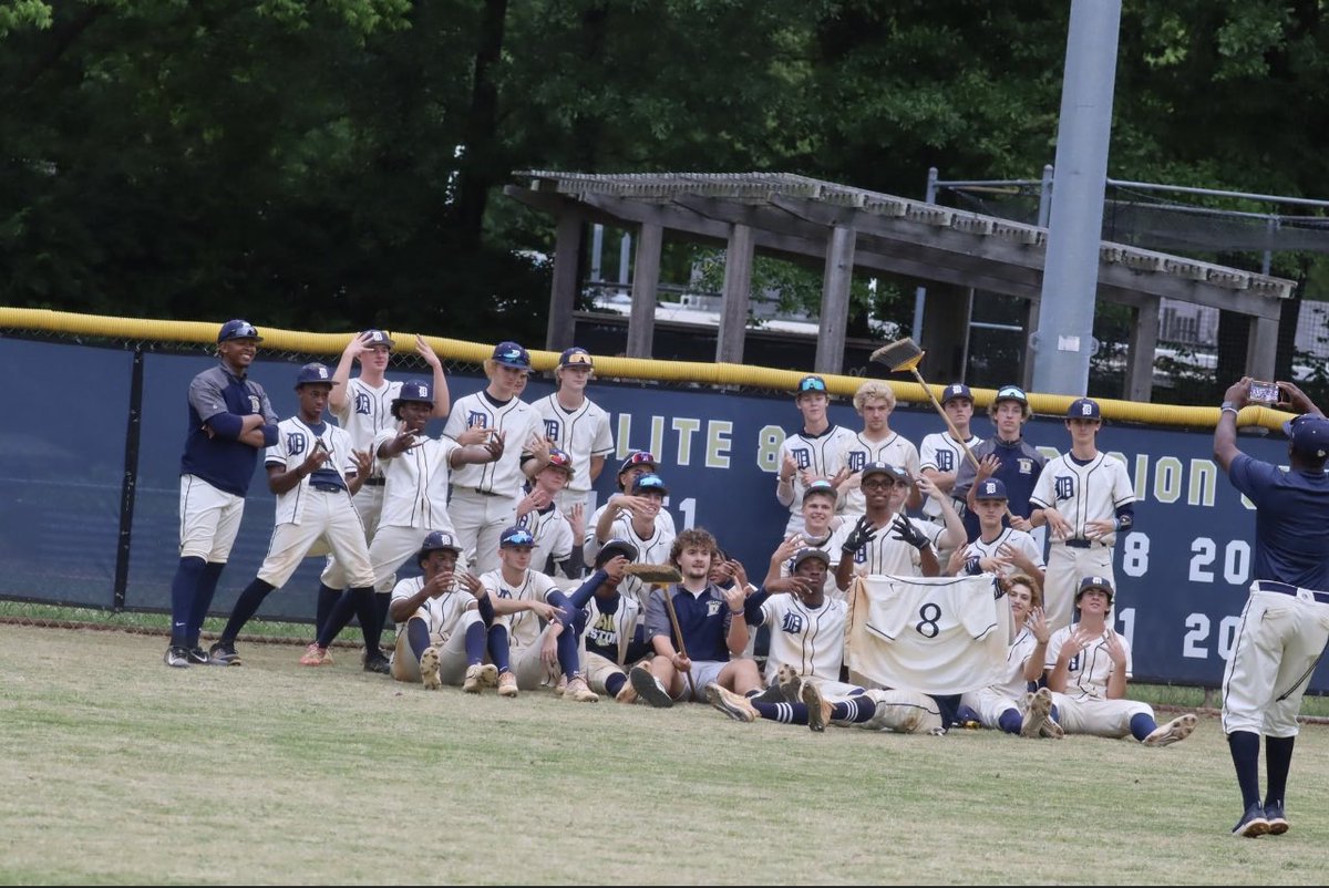 Congratulations on a successful season, boys‼️ With a season record of 24-9 and an Elite 8 playoff appearance, you overcame all odds. 🫡