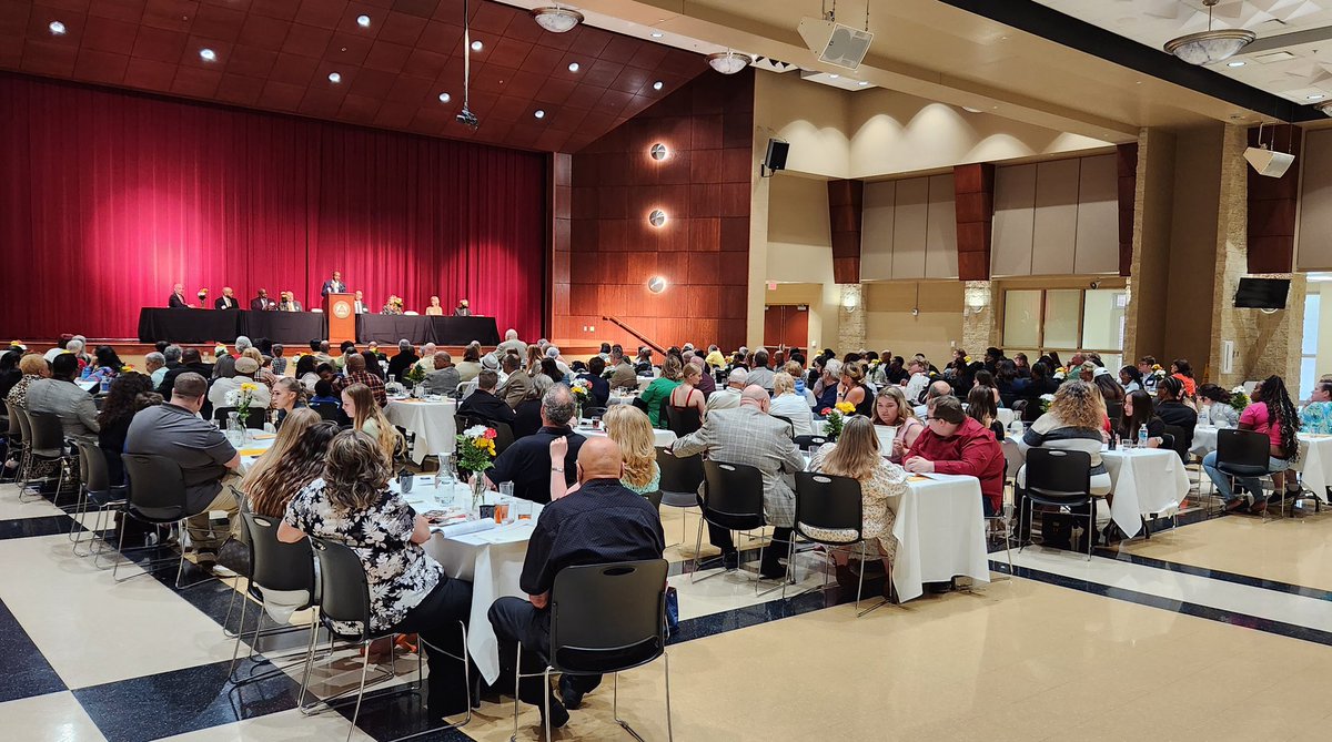 What a great evening recognizing new inductees into the Warren Alumni Hall Of Fame and celebrating current seniors receiving their scholarships from the Warren Foundation.