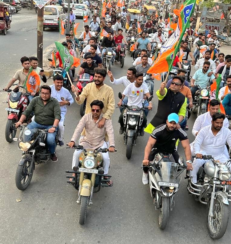 sukhvindrasom's tweet photo. #मेरठ भाजयुमो द्वारा आज भाजपा महापौर प्रत्याशी श्री हरिकांत अहलूवालिया जी के समर्थन में विशाल #विजय_संकल्प_बाइक_रैली निकाली गई। 
जिसमें मुख्यत: मा. प्रदेश महामंत्री श्री @MrYaduvansh जी मा. प्रदेश अध्यक्ष भाजयुमो श्री @PranshuDutt जी, @UPGovt में मा.मंत्री श्री @isomendratomar जी https://t.co/whWNCsB0ZT