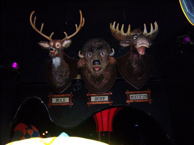 GratThemeParks's tweet photo. “Hey,hey, turn around and look up real quick.” https://t.co/yCemBpPFqu
