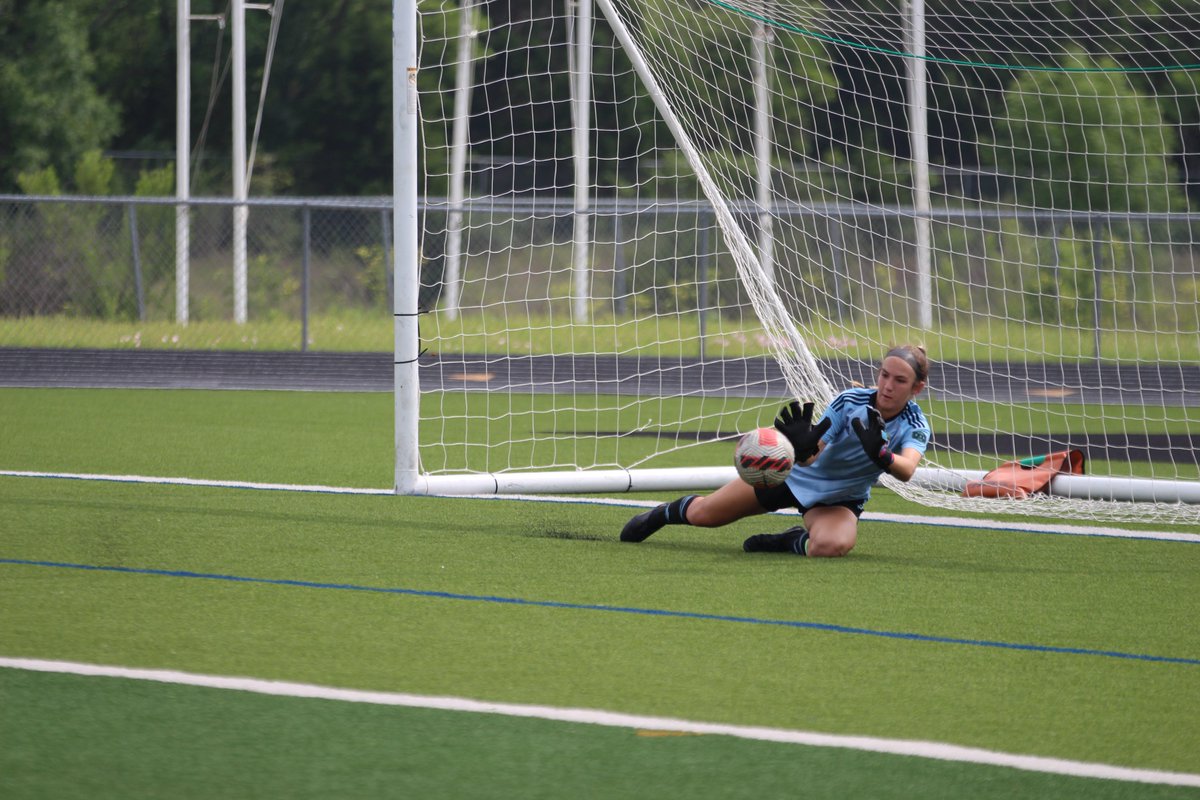 Big 0-0 result vs a tough 6th place Challenge @07ecnl_rl team yesterday.    My 11th clean sheet of the season.  Great teamwork from my girls @gabiwebb2025 @MaisenDubrule!

@CoachBlaker
@SRUSA_WSoccer
@ImYouthSoccer
@TheSoccerWire
@TopDrawerSoccer
@PrepSoccer
@GIK_FemaleHUB