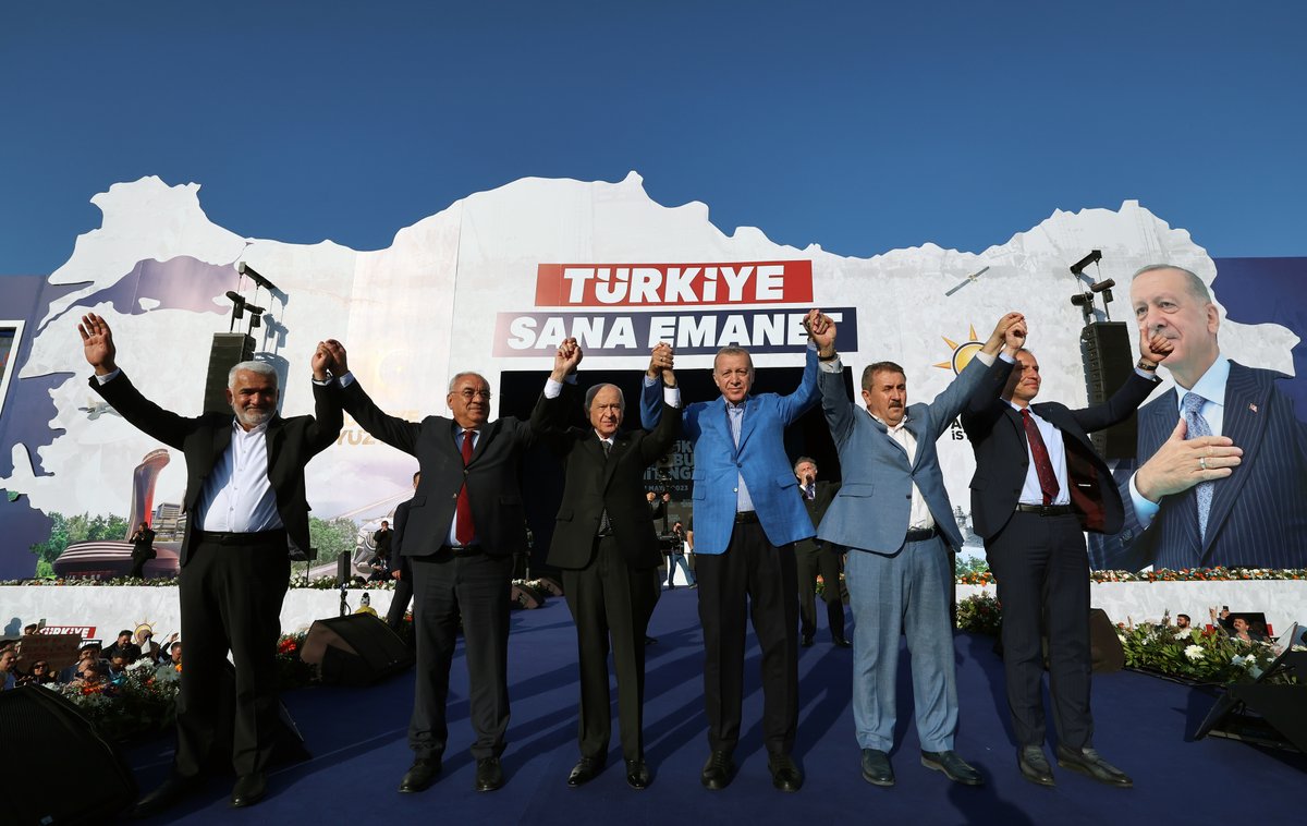 Akparti's tweet photo. Genel Başkanımız ve Cumhurbaşkanımız Recep Tayyip Erdoğan, Atatürk Havalimanı Millet Bahçesi'nde düzenlenen "Büyük İstanbul Mitingi"ne katıldı. #TürkiyeSanaEmanet https://t.co/RNNAKrAuSH