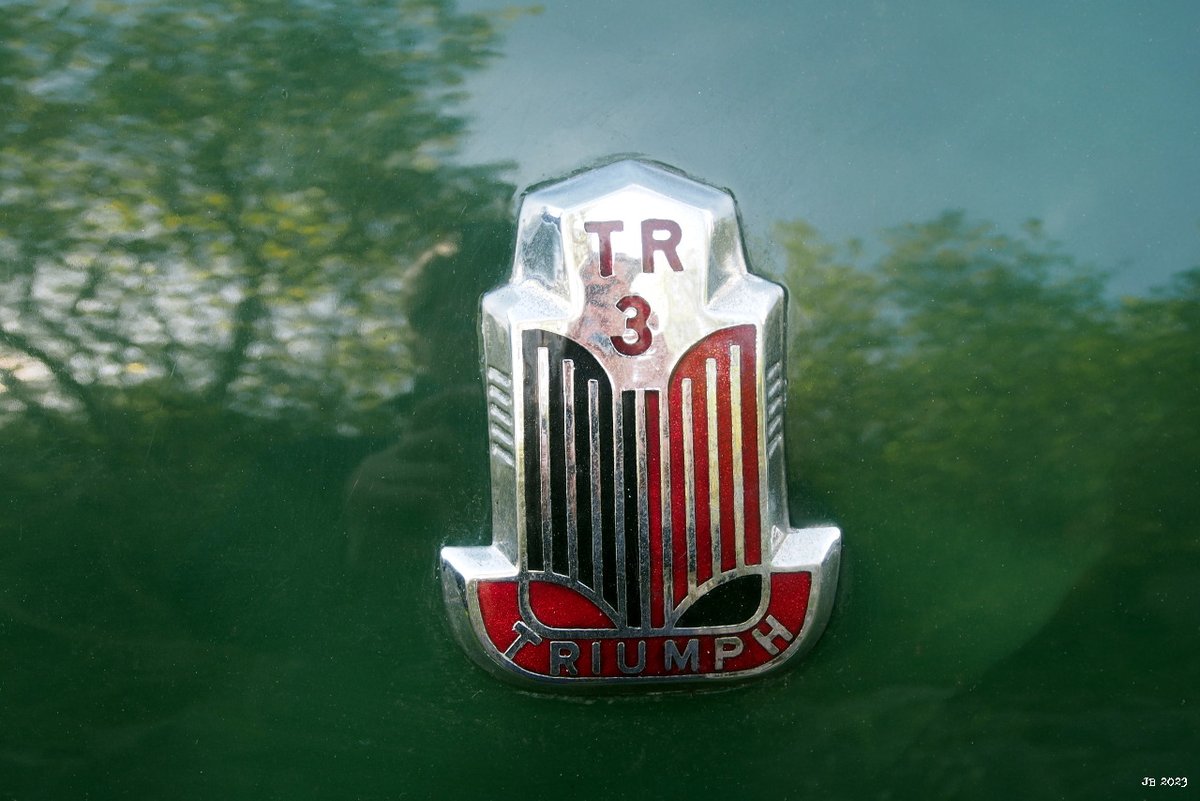 johbeil's tweet photo. @FotoVorschlag 'Fahrzeuge' #FotoVorschlag #365Projekt #52Projekt #Fahrzeuge #Triumph #Markenzeichen #Sportwagen #TR3 #KlassischeFahrzeuge https://t.co/f8161LCjv0