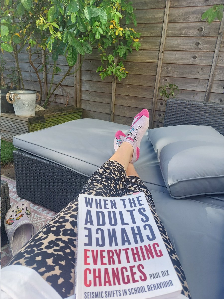 Hope everyone's having a nice relaxing Bank Holiday 🌞 catching up with @pauldixtweets book in the garden this afternoon 🙌🏻📖 #BankHoliday #TeacherTraining #BehaviourManagement #WhenTheAdultsChangeEverythingChanges #PaulDix