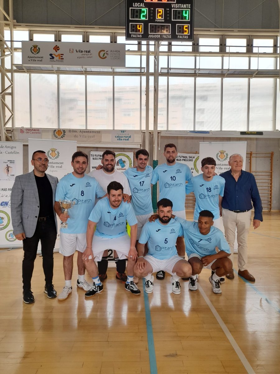 ajvila's tweet photo. 🏆 L' @SMEVILAREAL tanca la temporada d'hivern de les lligues locals de futbol sala, bàsquet i futbol  amb el lliurament de trofeus als millors equips i esportistes. 

Felicitats! 

Més fotografies ací 👇
https://t.co/kRIb7Ips2U https://t.co/ZvpmHfu2dF
