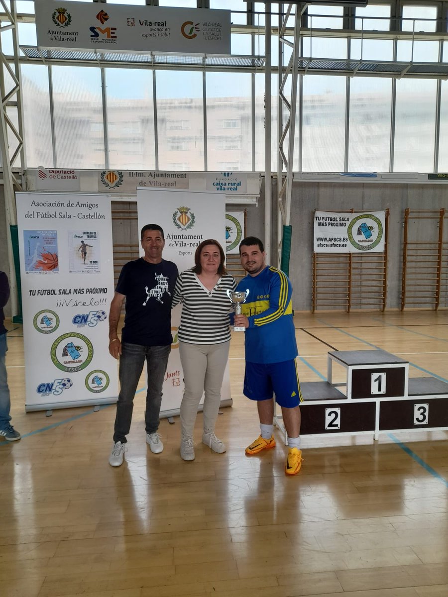ajvila's tweet photo. 🏆 L' @SMEVILAREAL tanca la temporada d'hivern de les lligues locals de futbol sala, bàsquet i futbol  amb el lliurament de trofeus als millors equips i esportistes. 

Felicitats! 

Més fotografies ací 👇
https://t.co/kRIb7Ips2U https://t.co/ZvpmHfu2dF