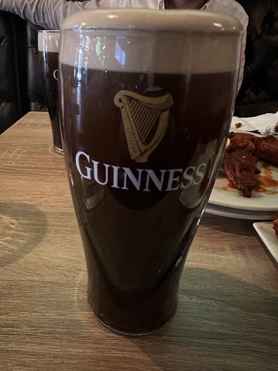 okabe_to's tweet photo. マンハッタンのアイリッシュパブで、
商談という名の飲み会😅 https://t.co/lFQCRKyx6o