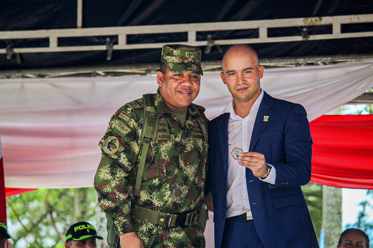 Paola Holguín 🇨🇴 (@paolaholguin) on Twitter photo El alcalde de Venecia <a href="/OscarAndresSa/">Óscar Andrés Sánchez</a> ejemplo del trabajo de la autoridad civil con nuestra Fuerza Pública para garantizar la seguridad de los ciudadanos <a href="/COL_EJERCITO/">Ejército Nacional de Colombia</a> <a href="/CeDemocratico/">Centro Democrático</a> <a href="/AlvaroUribeVel/">Álvaro Uribe Vélez</a> El alcalde de Venecia <a href="/OscarAndresSa/">Óscar Andrés Sánchez</a> ejemplo del trabajo de la autoridad civil con nuestra Fuerza Pública para garantizar la seguridad de los ciudadanos <a href="/COL_EJERCITO/">Ejército Nacional de Colombia</a> <a href="/CeDemocratico/">Centro Democrático</a> <a href="/AlvaroUribeVel/">Álvaro Uribe Vélez</a>