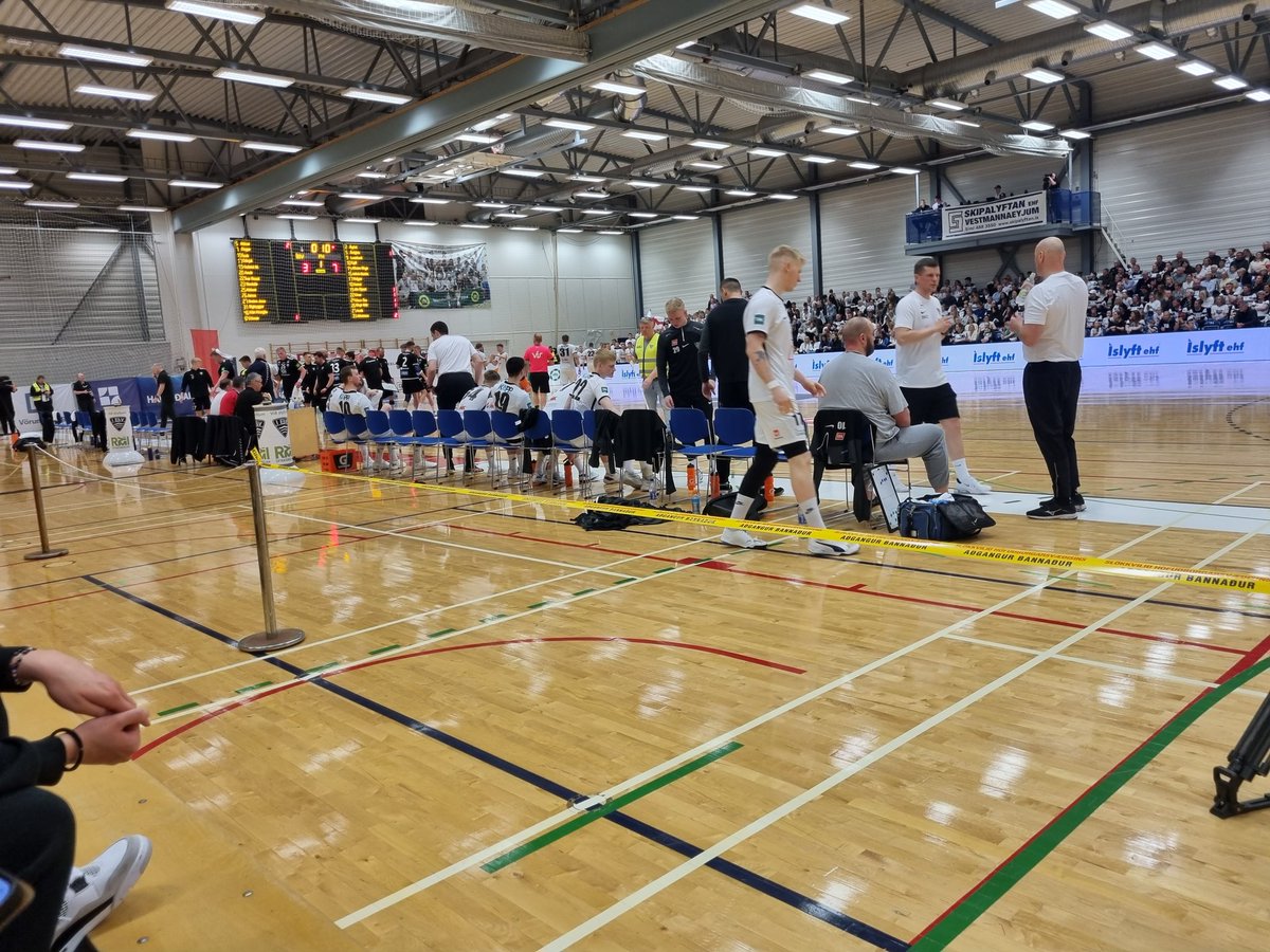 Bíó í Eyjum við gætum eins verið í næsta húsi. #handbolti <a href="/Seinnibylgjan/">Seinni bylgjan</a>