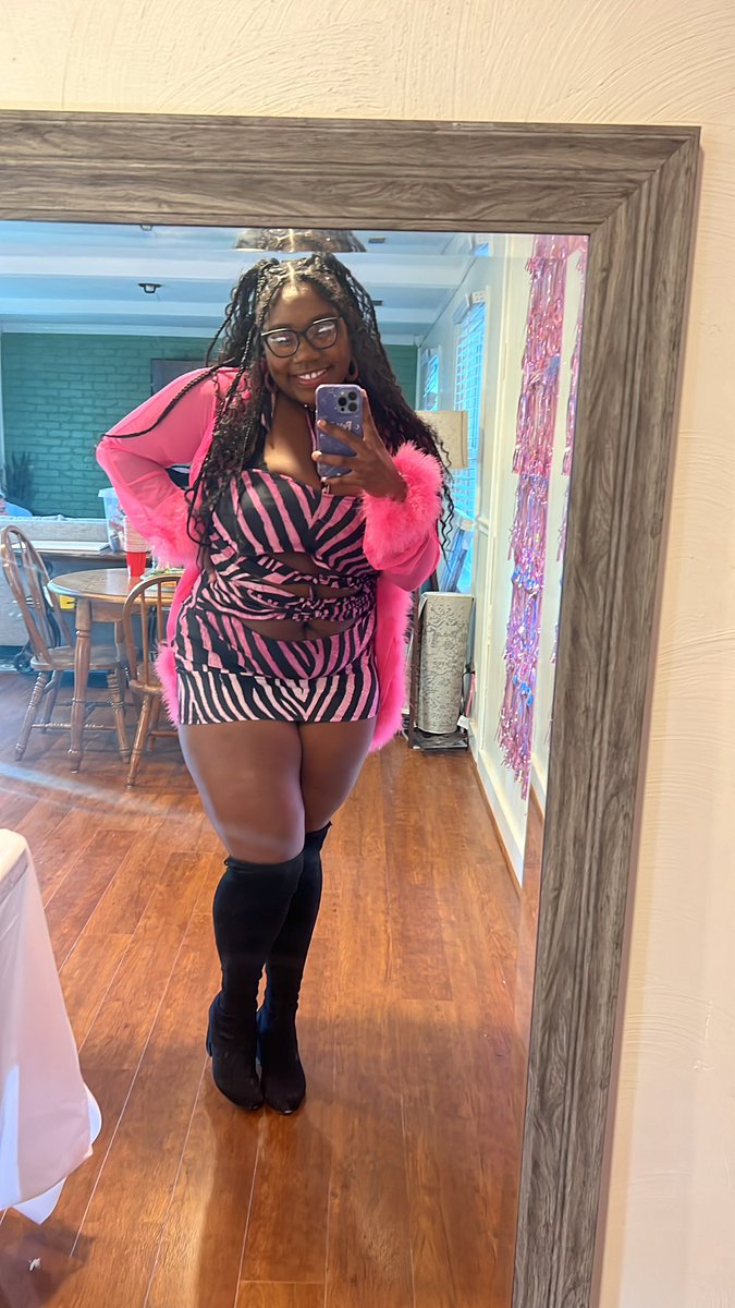 Brirenaexoxo's tweet photo. 27 ✨🎈🥂💅🏾 https://t.co/TPBqtEDKQc