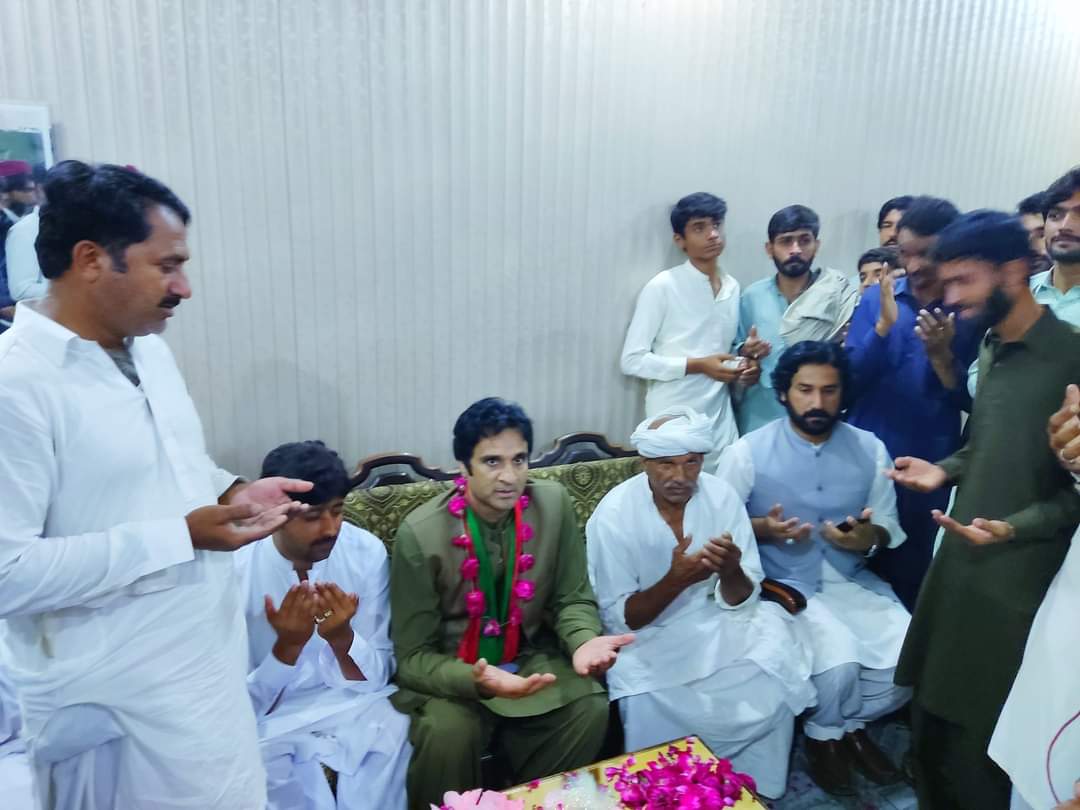 BaghoorOfficial's tweet photo. ملک عبدالرحمن جوئیہ، ملک ادریس جوئیہ،ملک رمضان،ملک رضوان جوئیہ اور دیگر کا مشکور ہوں کے جنہوں نے میری سپورٹ کا اعلان کیا۔
انشاءاللہ میں ان سمیت #PP84 کے عوام کو کبھی مایوس نہیں کروں گا اور ان کی محبتوں کو کبھی نہیں بھلاؤں گا۔ https://t.co/b4Abrn6HZc
