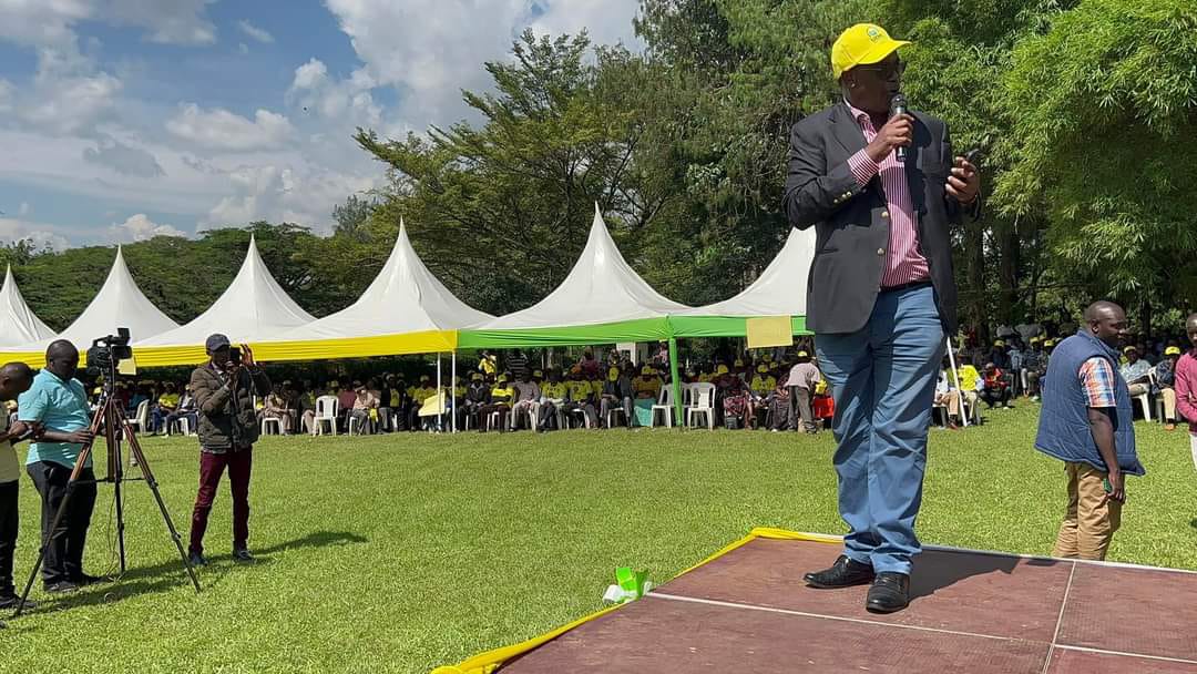 Today, the UDA, Nyanza brigade led by Former Nairobi Governor, Hon. Evans Kidero, took Migori county by storm in the ongoing member registration and party popularization excercise. Also present was, former Migori Governor, Hon Okoth Obado. #KaziNiKazi CHAMA IKO IMARA