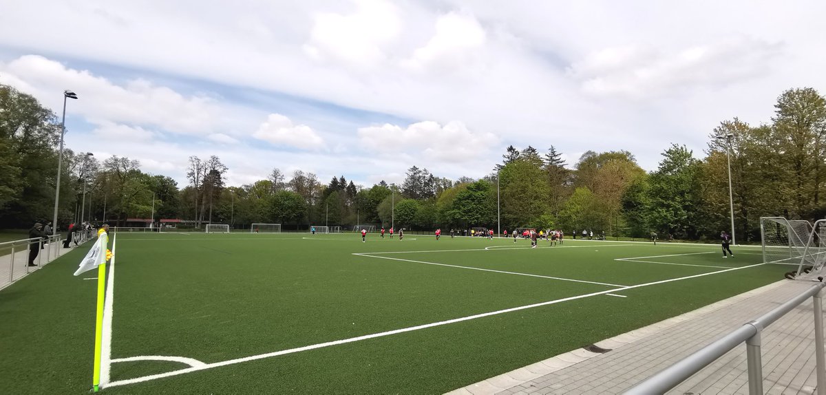 fussball_freund's tweet photo. 🏟️ Sportplatz Rabenstein
⚽ Harburger SC - FC St. Pauli IV 3:1
Attend: ca. 70 Zuschauern:innen
#Bezirksliga #Hamburg (Level 7)
07.05.2023
Der Rabenstein ist einer der ältesten Fußballplätze Hamburgs. 1921 eröffnet.
#groundhopping #NonLeague #unsereamateure #Grassroots #fcsp4 https://t.co/0VDFZoBklK