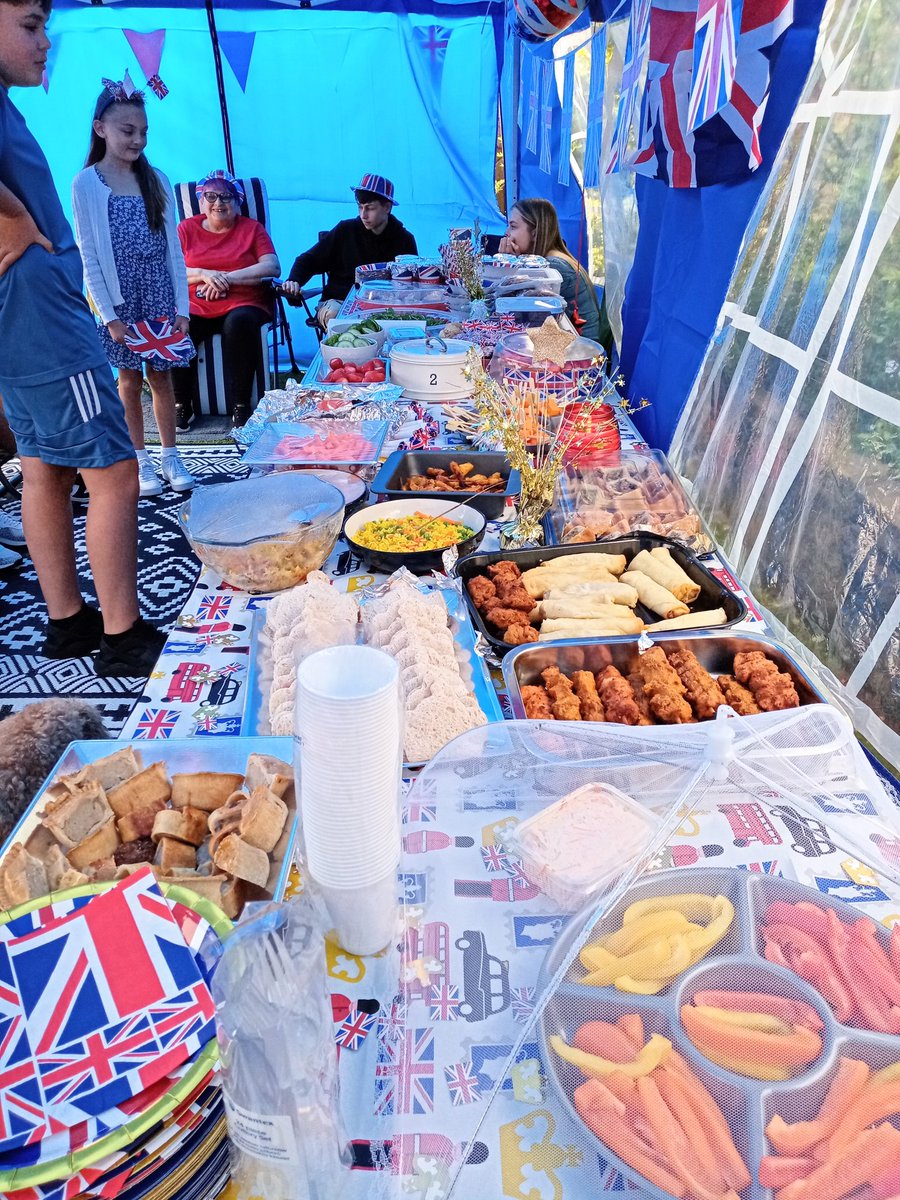 ProvinceofCandW's tweet photo. Our DPGM Bill Morley joined in with the street parties today, by holding one at his house🎊

As you can see, there was lots of celebrations to keep on the joyous #coronation weekend 👌🏼

🇬🇧👑God Save The King 👑🇬🇧 https://t.co/11Ms4oDyj4
