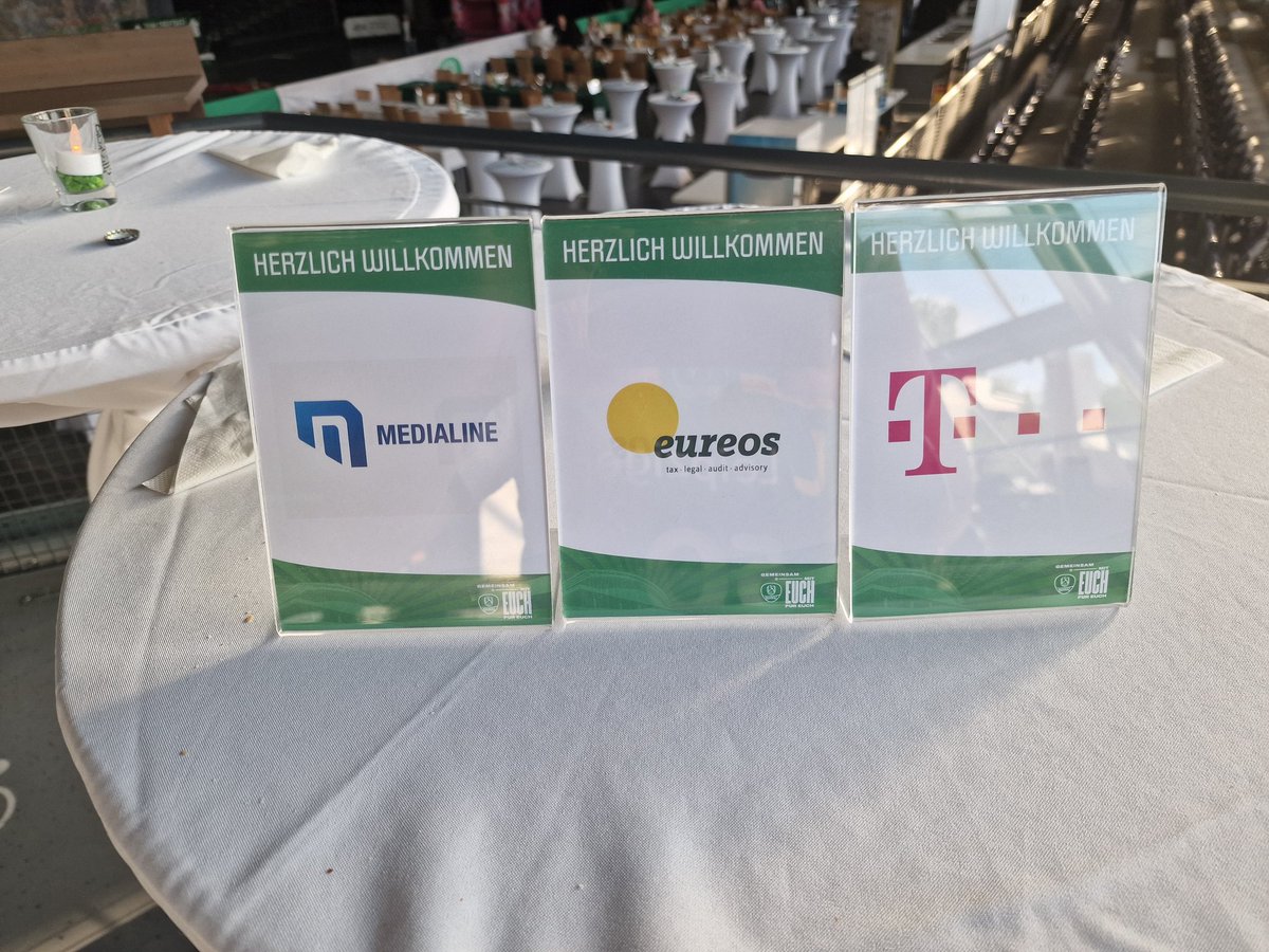 SoerenMuench's tweet photo. Heute tolles Handballevent mit #eureos #Medialine und #Telekom in #Leipzig. Gerne wieder!
Leider gab es für #DHfK #Leipzig nur ein Unentschieden bzw. am Ende zum Glück ein Unentschieden.
@DHfK_Handball @deutschetelekom @MedialineAG @der_frohburger @SHoerhammer https://t.co/8wXOtFhHi2