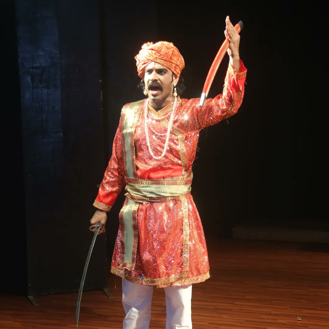 Vishnukumar247's tweet photo. Memorable Glimpse of Nautanki Play

"अमर सिंह राठौड़" जैसे महान वीर देशभक्त को आत्मसात करना बेजोड़ और यादगार था...

नौटंकी :- "अमर सिंह राठौड़"
निर्देशक :- पद्मश्री रामदयाल शर्मा जी

#theatre #actor #character #art #artist #journey #explorer https://t.co/lVpH5JOXgw
