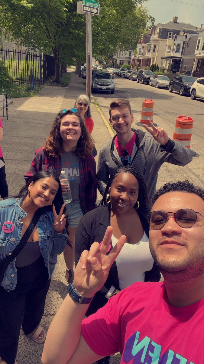 JBrownForPhilly's tweet photo. The whole campaign office is outside knocking doors for @HelenGymPHL!!! Let’s go!! @HarrisonPHL @salima_pace @morghancyr @das_sushi441 https://t.co/Low9JLWoJp