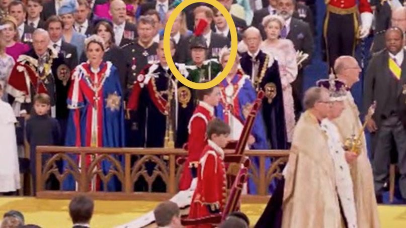 GinnyMYee's tweet photo. Proof that Anne is the best royal ever! 🤣🤣 #Coronation #feathergate #candlegate https://t.co/uIkOxb614z