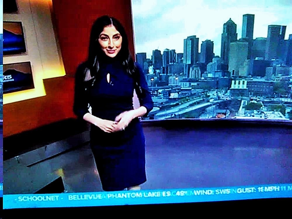 EmilyROReynolds's tweet photo. Very Hot Brooke In Pink &amp; Very Hot Farah In Purple Color Body Dresses Today! Both Anchor Ladies Looking Very Great This Week! @BrookeMartell 💖💖 @FarahJadran 💜💜 https://t.co/3frl0FocZC