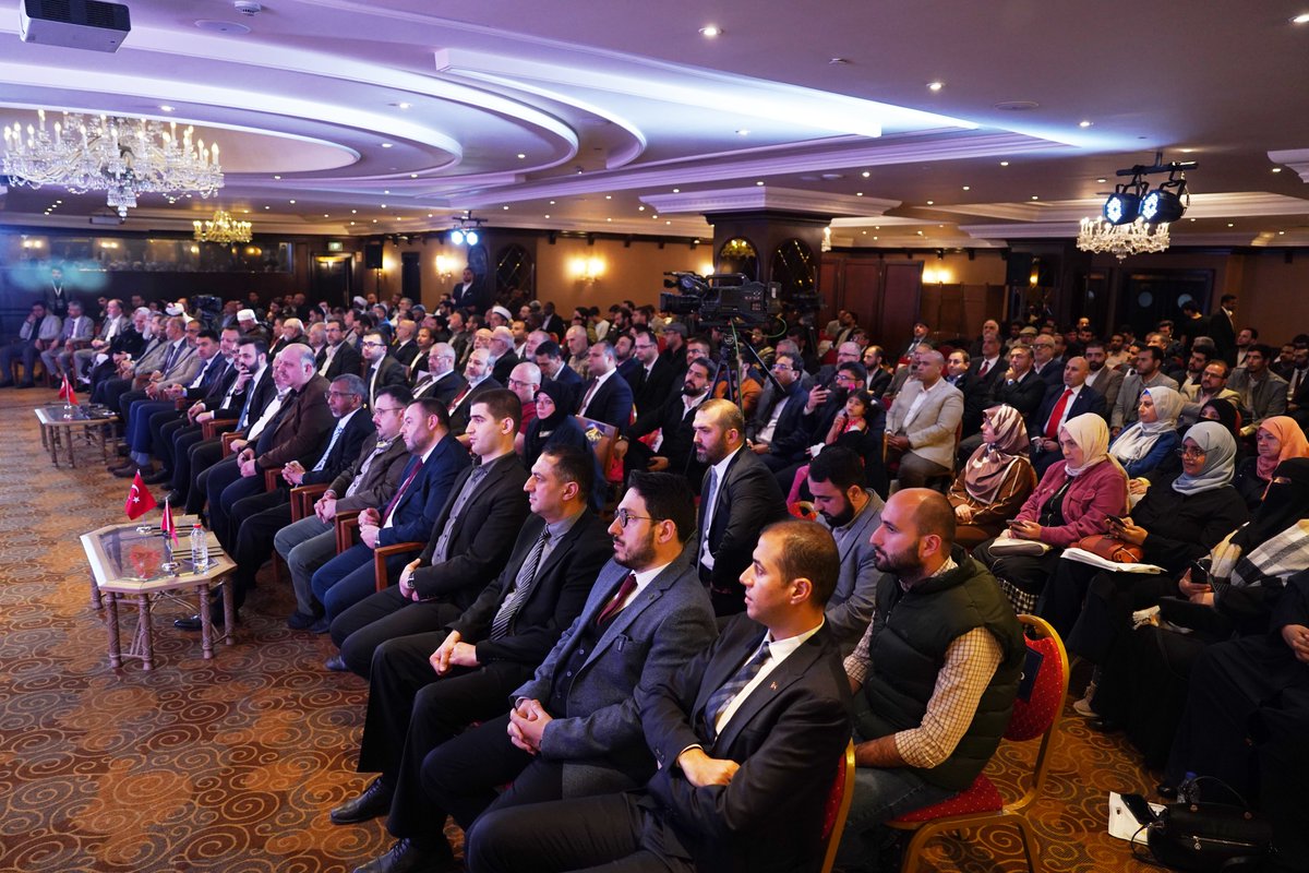 eradaa2022's tweet photo. أقيمت أمس فعالية 
الانتخابات التركية والجاليات العربية - الأثر والتحديات

بحضور عدد من قيادات حزب العدالة والتنمية ومرشحي الحزب في البرلمان ونخبة من الرموز السياسية والمجتمعية من مختلف الجاليات العربية بتركيا

#تركيا #تركيا_تنتخب #انتخابات_تركيا 
#TurkiyeSanaEmanet #secimler https://t.co/08WdqH0PIc