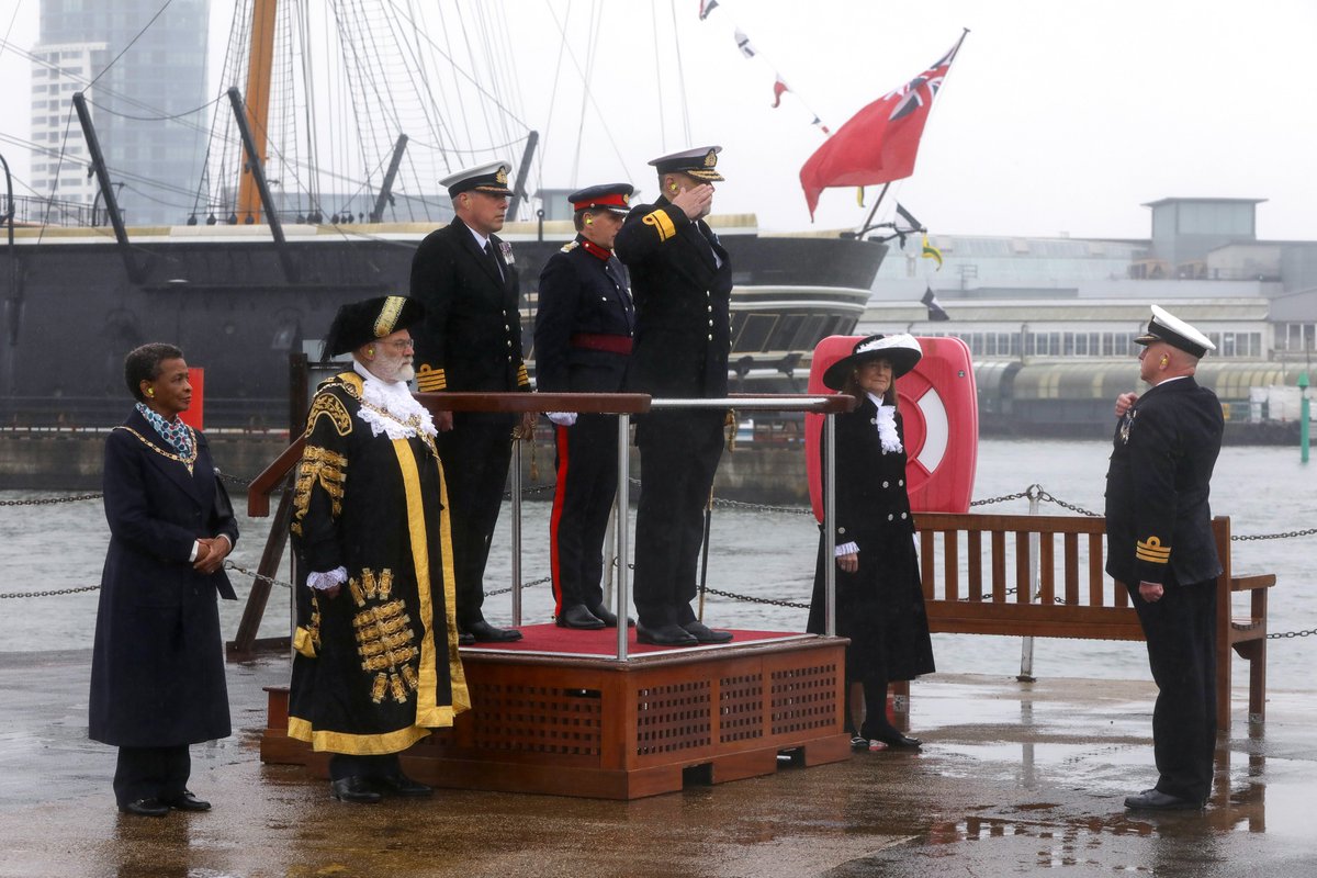 It was fascinating and a great honour to attend the gun salute in honour of the #Coronation  Thanks to Chris Moorhouse  <a href="/portsmouthnews/">The News, Portsmouth</a> for capturing the moment.