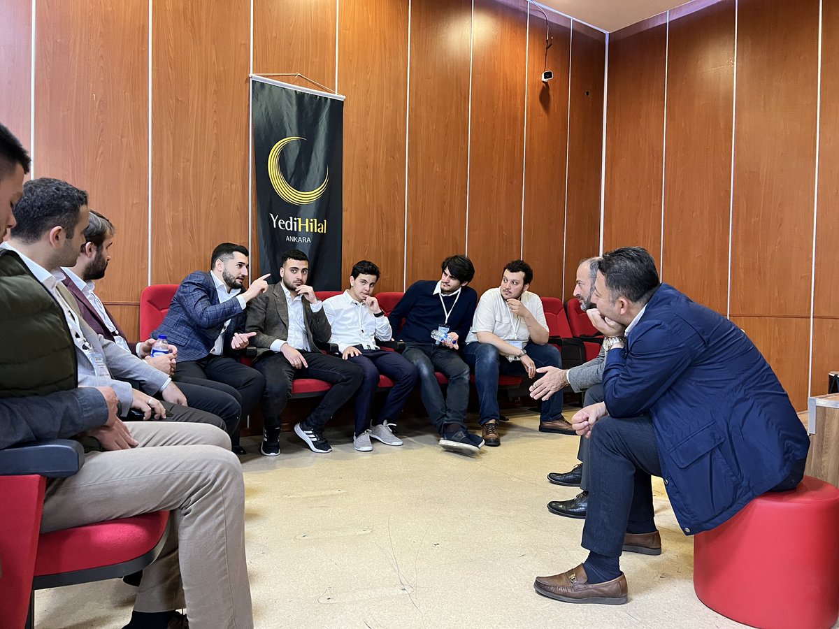 Mustafaharslan4's tweet photo. Bir gençlik, bir gençlik, bir gençlik… https://t.co/Gzejup8XSg