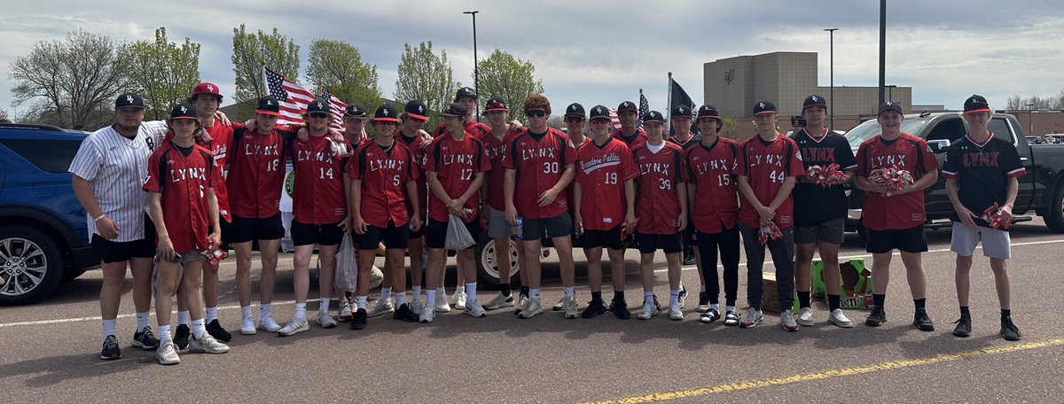 Thanks to the BV Baseball team for volunteering their time to walk in the Brandon Loyalty Day Parade! #ALLIN #ItsAboutCommunity